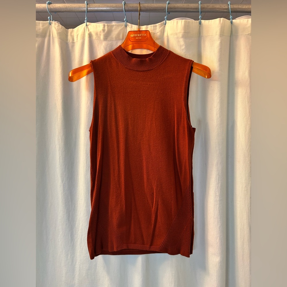 le chateau Sleeveless Mock Neck Tank Top - Rust Brown